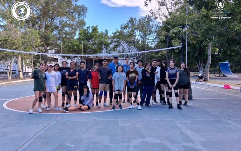 Aprende voleibol y desarrolla tus habilidades en el Parque Erick Barrondo