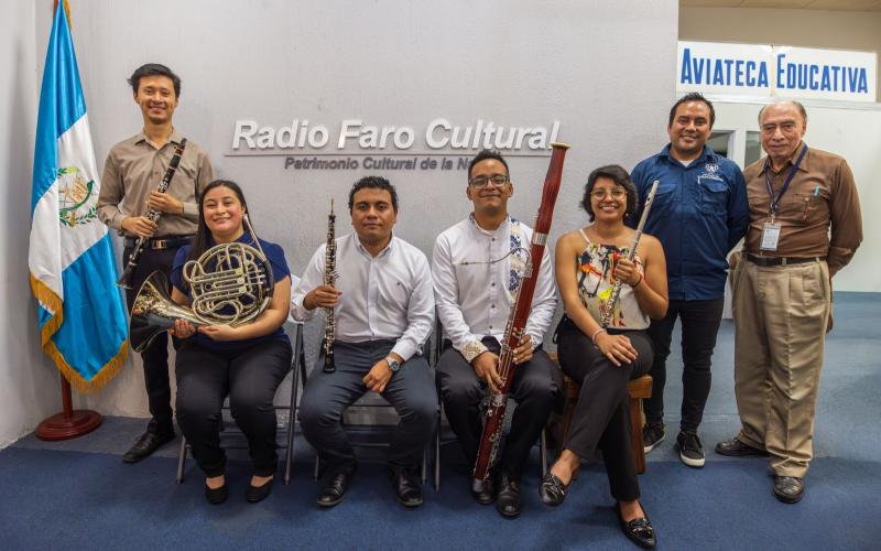 Los aires del Quinteto Xocomil llenaron los estudios de Radio Faro Cultural