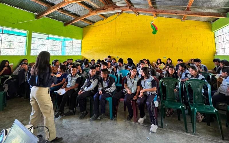 Jóvenes huehuetecos fortalecen sus principios y valores culturales mediante taller del MCD