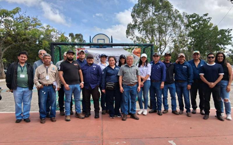 Feria del Agricultor reúne a productores y familias en el Centro Deportivo Erick Barrondo