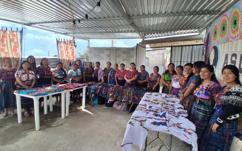 Mujeres kaqchikeles se capacitan en propiedad intelectual del arte textil