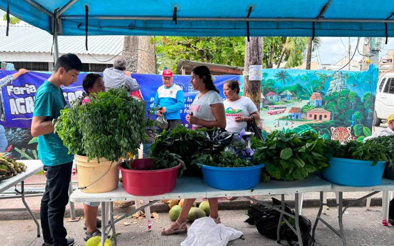 En Melchor de Mencos llegron productos frescos a precios de feria