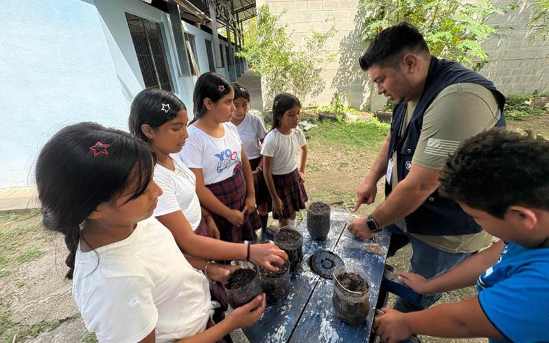 Los huertos escolares promueven aprendizaje y alimentación saludable