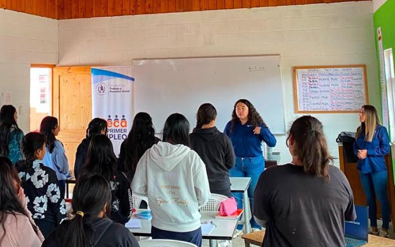Mintrab brinda de orientación laboral a 237 jóvenes