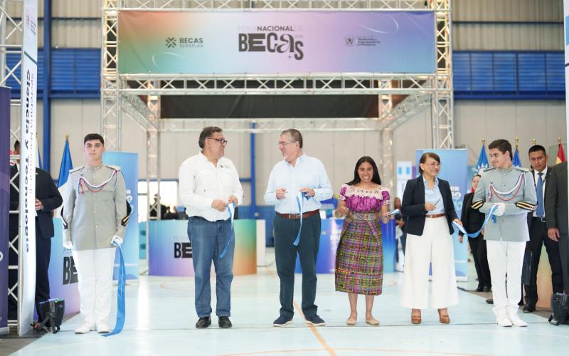 Momento de la inauguración de la Feria Nacional de Becas