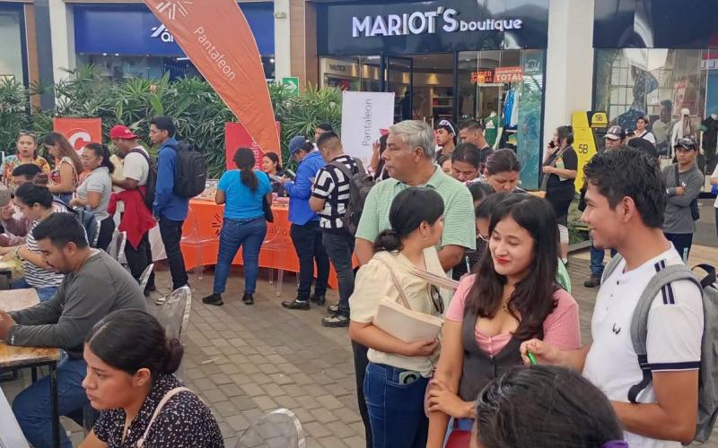 Se realiza con éxito Feria de Empleo en Santa Lucía Cotzumalguapa