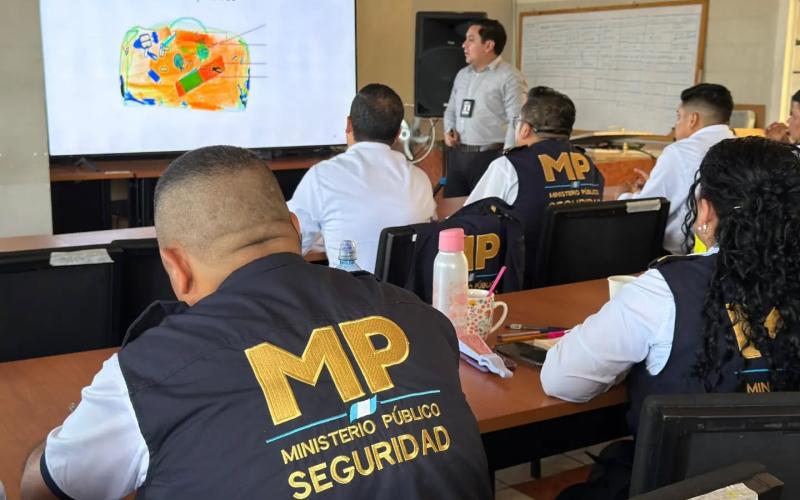 Personal del MP en el Aeropuerto La Aurora fortalece el uso de equipos de Rayos X con apoyo de AVSEC