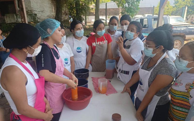 Impulsan el valor agregado en bebidas naturales para su venta en Ferias del Agricultor
