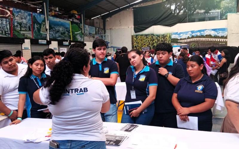 Mintrab brinda orientación laboral a 202 jóvenes