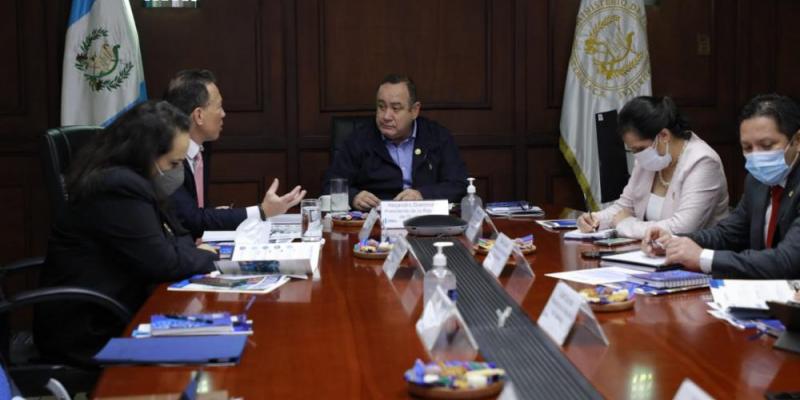 Presidente Alejandro Giammattei y Ministro de Finanzas Públicas.