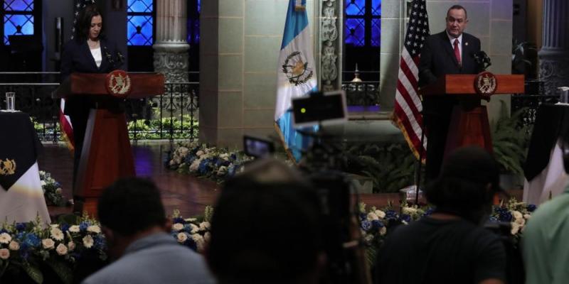 Presidente Alejandro Giammattei en conferencia de prensa con Vicepresidente Kamala Harris.