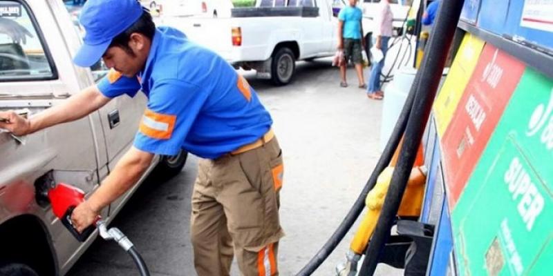 Disminuyen precios de carburantes