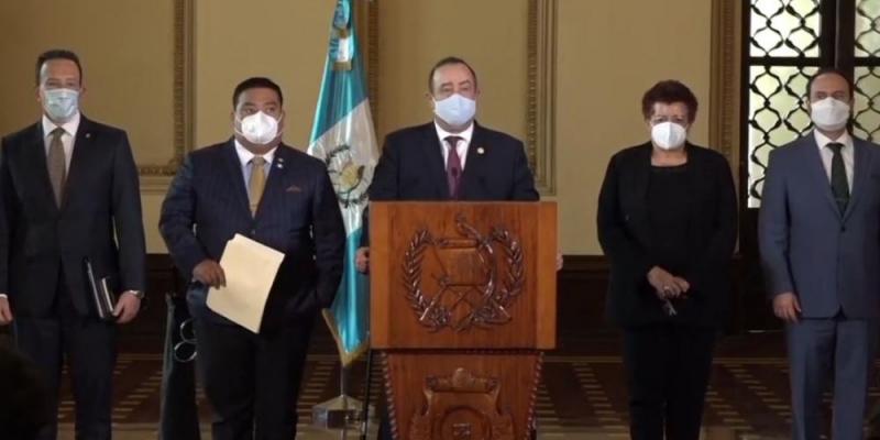 Presidente Alejandro Giammattei, Presidente del Congreso y Ministros.