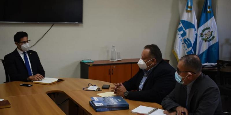 Ing. Luis Ruano y gerente de INAP