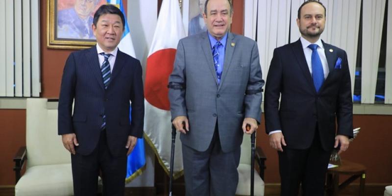 Reunión con el canciller japonés
