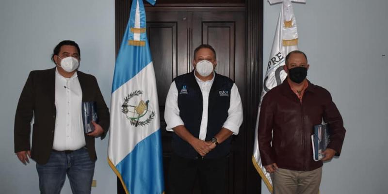 Ing. Luis Ruano y Altos directivos del Colegio de Ingenieros de Guatemala