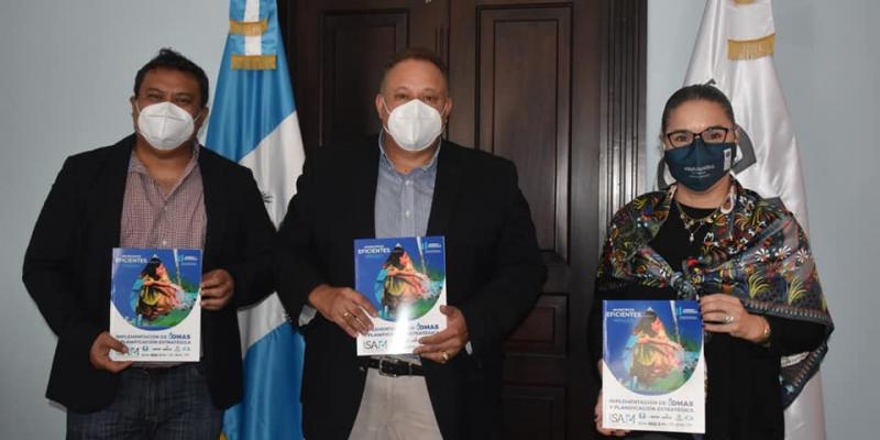 Ing. Luis Ruano junto con delegados de PNUD