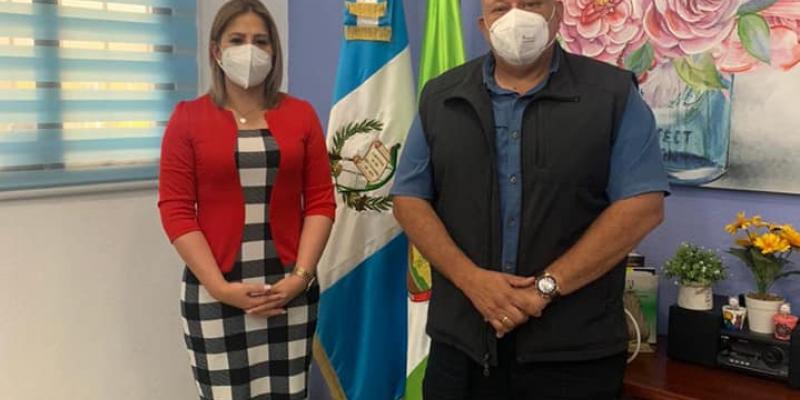 Ing. Luis Ruano y alcaldesa de dicho municipio