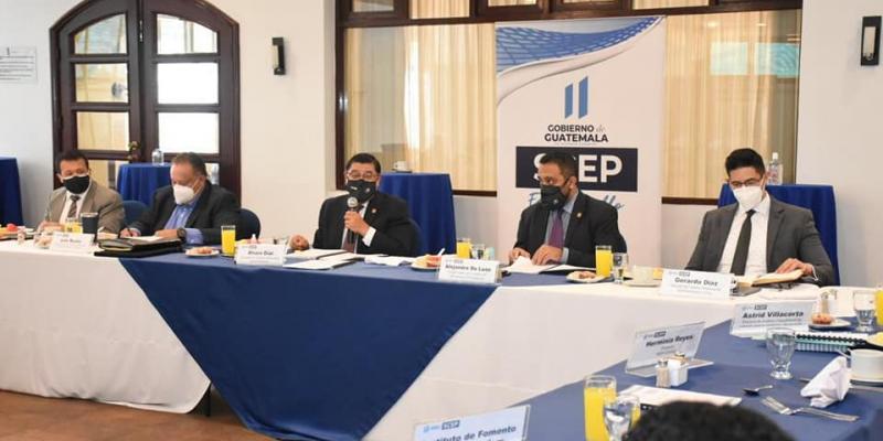 Ing. Luis Ruano y representante de SCEP