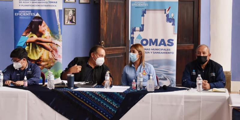 Ing. Luis Ruano y alcaldesa de dicho municipio