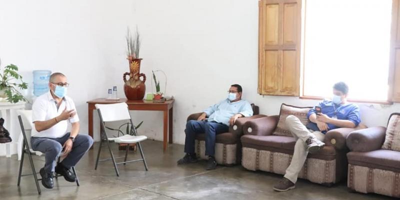 Delegado de COPRESAM en reunión con alcaldesa de Flores