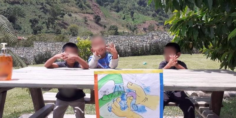 Desinfección constante para proteger a la niñez abrigada.