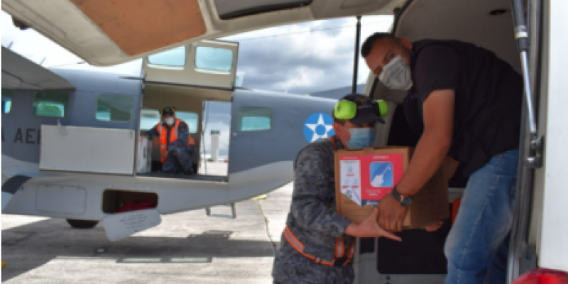 Fuerza Aérea Guatemalteca ha trasladado más de medio millón de vacunas al interior de la República.