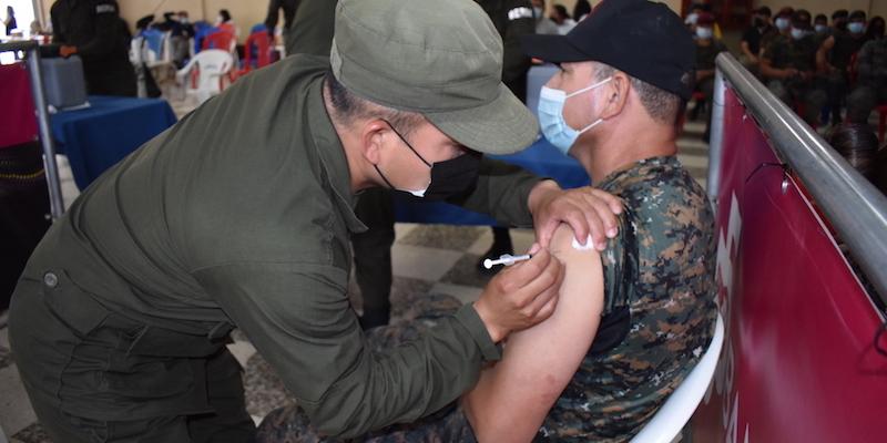 Ejército de Guatemala inicia vacunación de su personal contra el Coronavirus, COVID-19