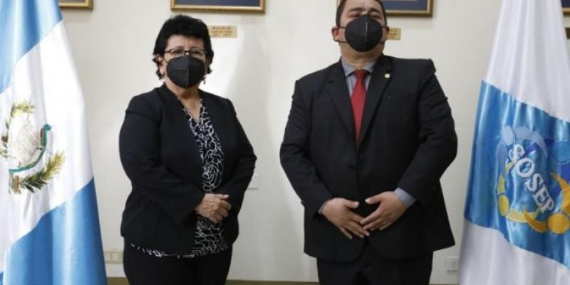 El diputado por Jutiapa, Maynor Castillo, acudió a las instalaciones de SOSEP para reunirse con la secretaria Thelma Portillo.