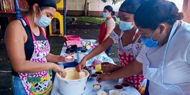 Las beneficiarias de varios municipios en Escuintla aprendieron también a elaborar otros productos