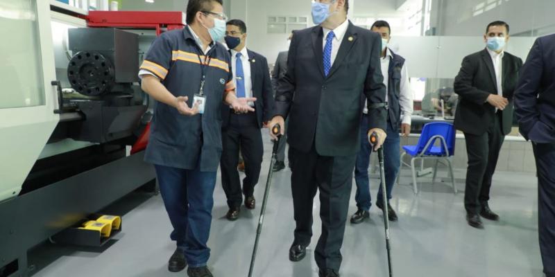 Presidente Alejandro Giammattei en inauguración de INTECAP Villa Nueva. 