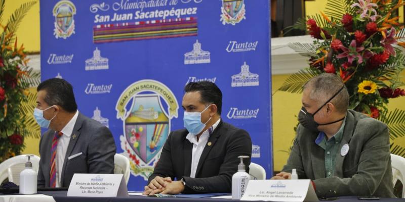 Ministro de Ambiente y Recursos Naturales, Mario Rojas Espino