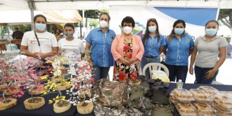 La secretaria de SOSEP, Thelma Portillo, participó en la expo venta tri-Municipal que se desarrolló en Agua Blanca, Jutiapa.