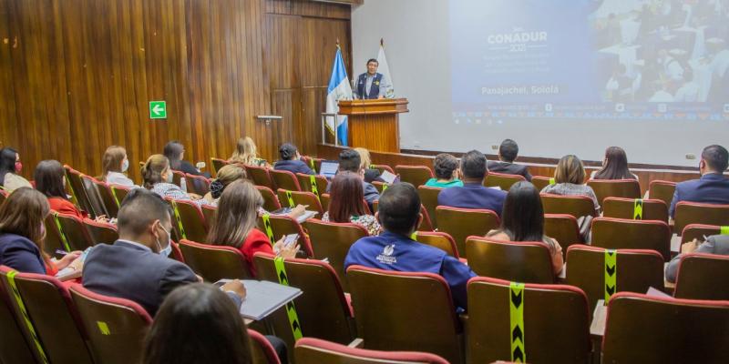 Subsecretaria Magaly Duarte en el auditórium del SCEP 