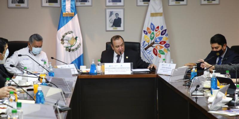 Presidente Giammattei preside reunión con Raul Romero, Ministro de Desarrollo Social