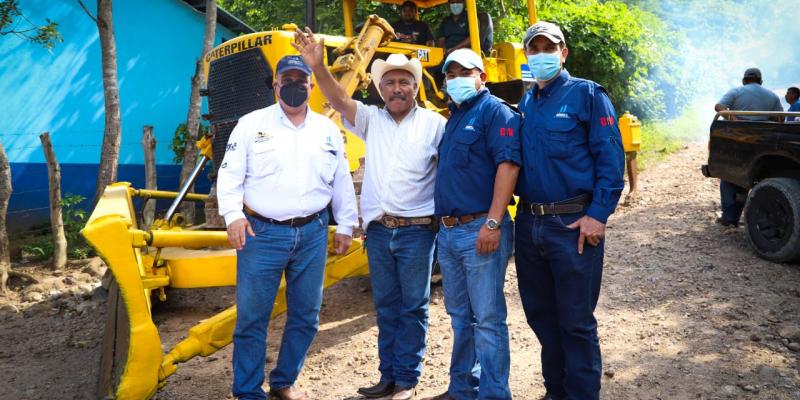 Las labores beneficiarán a los pobladores de 4 comunidades y se abrirán 6 kilómetros de camino en zona montañosa