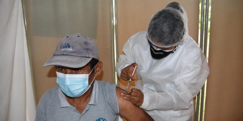 Más de 700 puestos de vacunación están habilitados 