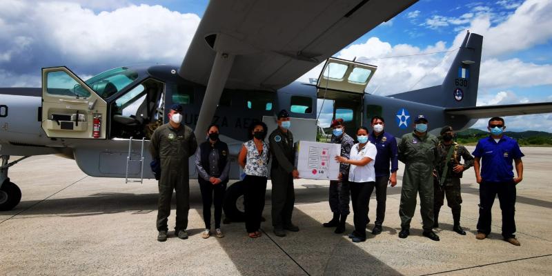 Fuerza Aérea Guatemalteca trasladó más de 16 mil dosis de vacunas contra COVID-19