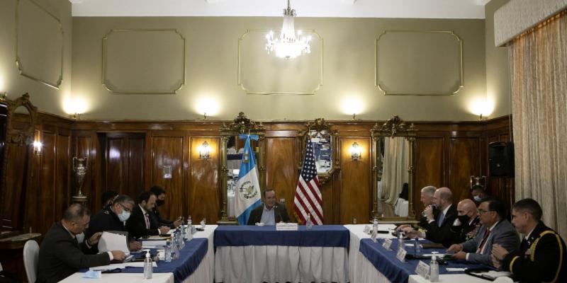 Presidente Alejandro Giammattei en reunión con el Jefe del Comando Sur de EEUU