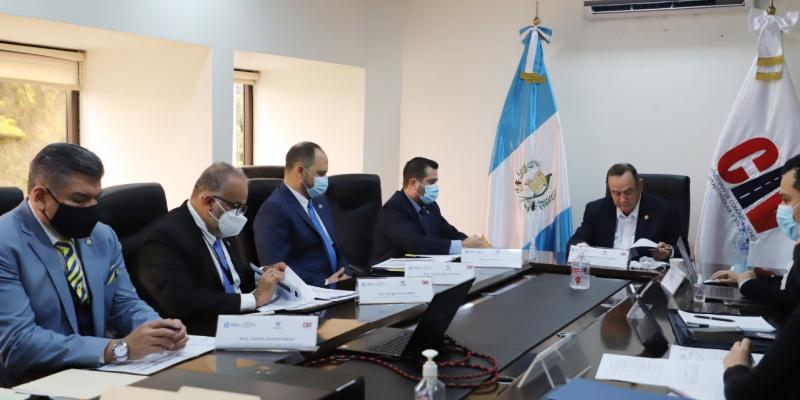 Presidente, Dr. Giammattei en reunión de trabajo en el CIV