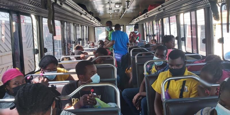 PNC traslada al Instituto Guatemalteco de Migración a 145 personas quienes habrían ingresado al país sin realizar controles migratorios