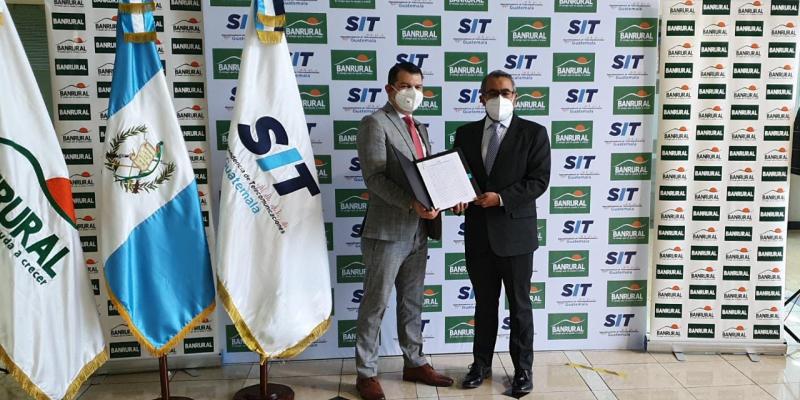 SIT y Banrural firman convenio para facilitar pagos vía banca virtual