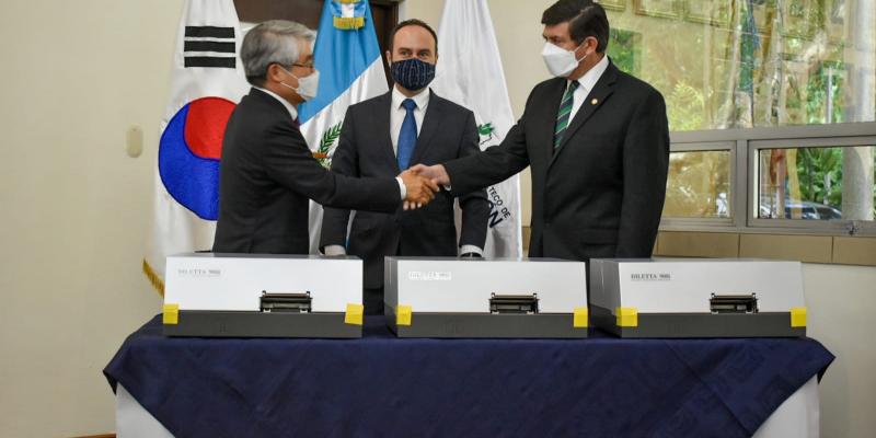 Corea dona 10 impresoras para emisión de pasaportes