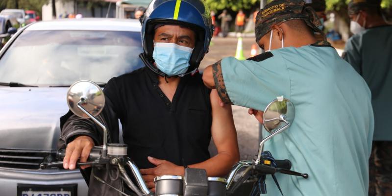 Vacunación en modalidad vehicular.