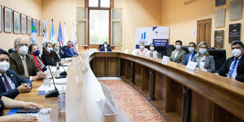 Mineduc, Pronacom y la EFPEM/Usac lanzan profesorado de enseñanza media con especialidad en matemática para el ciclo básico con apoyo de MCC