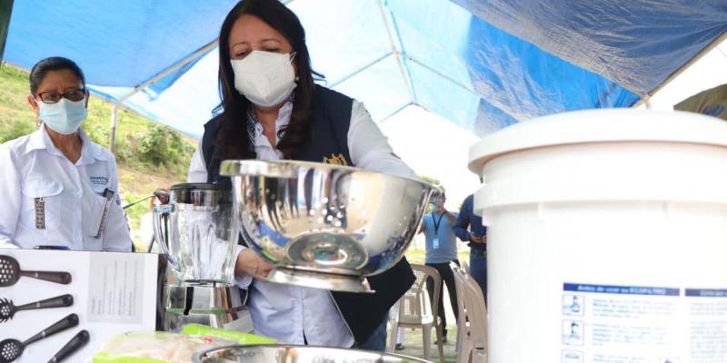 Ministerio de Educación y Programa Mundial de Alimentos  entregan equipo y utensilios de cocina a OPF