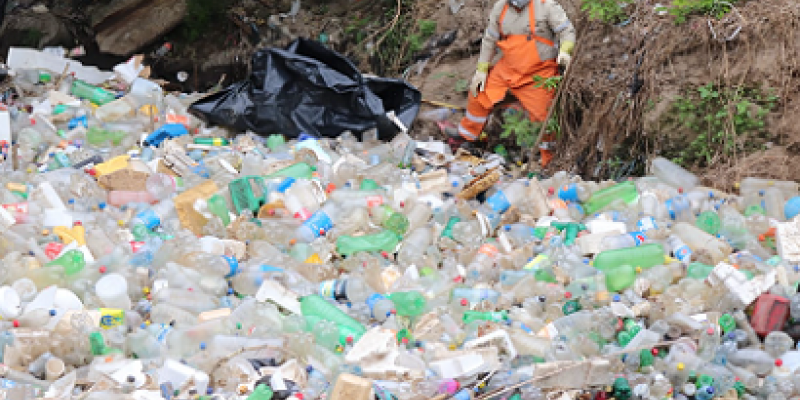 Jornada de limpieza en el río Xequijel