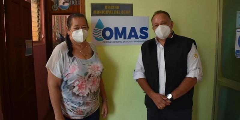 Ing. Luis Ruano y alcaldesa de dicho municipio 