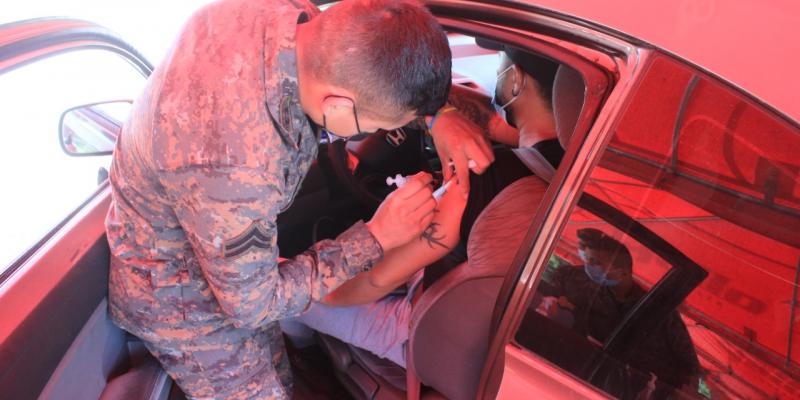 Vacunación en modalidad vehicular.