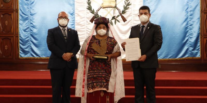 Ana Rivera Bernal es galardonada por el Ministerio de Cultura y Deportes con la Orden Ixim